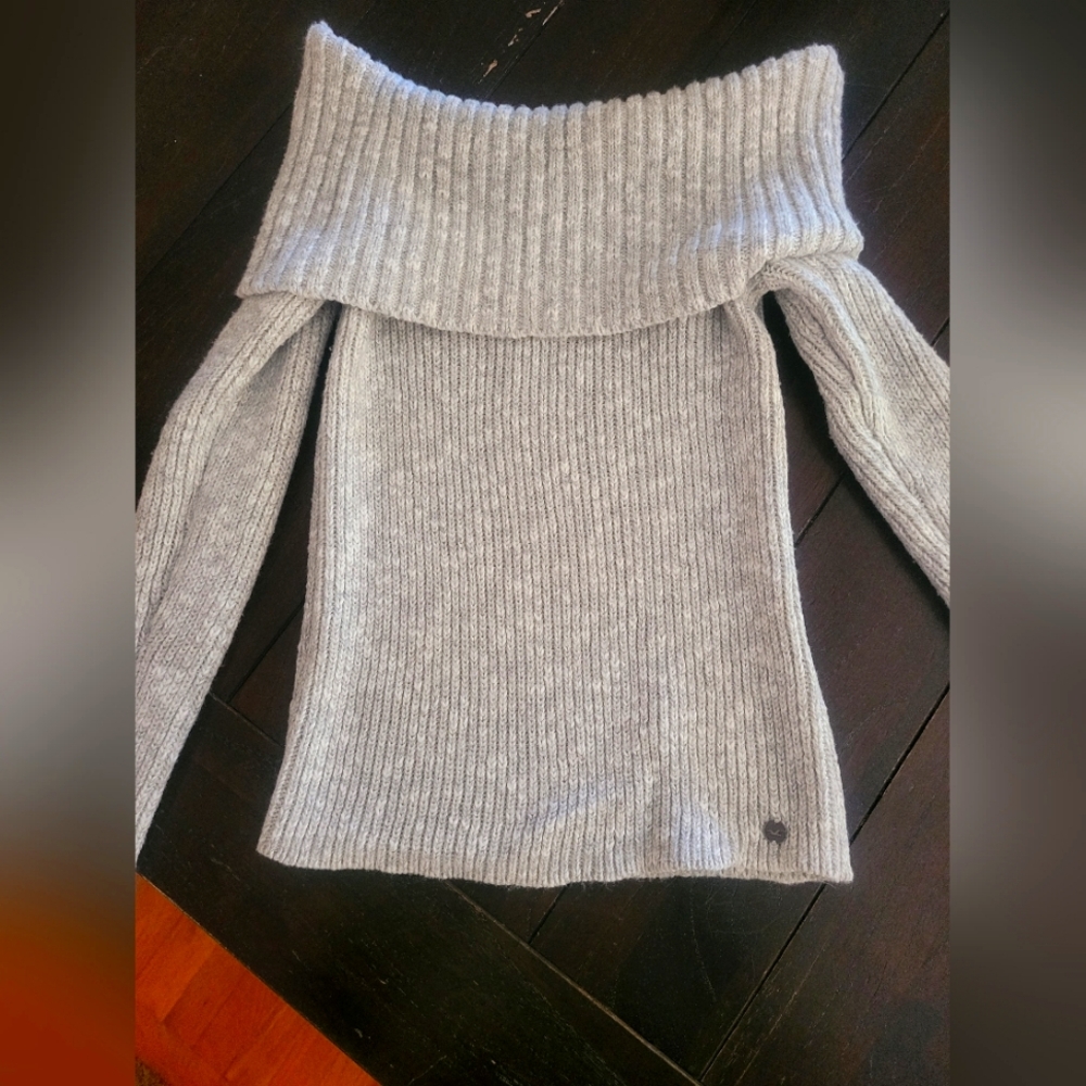 Women's Hollister Sweater- Small - Picture 1 of 4